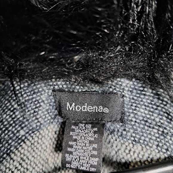 Modena Women's Faux Fur Acrylic Grey & Black Geometric Pattern Cape - Picture 4 of 5